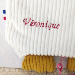 Doudou peluche poule cocotte blanche vieux rose Véronique détail prénom norme CE