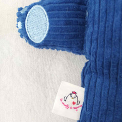 doudou peluche chien chiot bleu cobalt foncé clair rembourré Blaise détail empreinte et étiquette