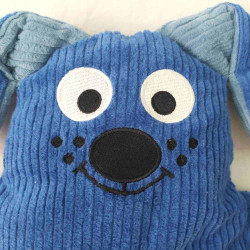 doudou peluche chien chiot bleu cobalt foncé clair rembourré Blaise détail visage rigolo