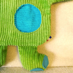 doudou peluche dinosaure dino velours vert citron turquoise Nestor détail application personnalisable broderie nom de l'enfant