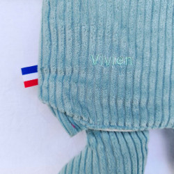 doudou peluche chat chaton velours vert clair Vivien détail prénom Vivien norme CE