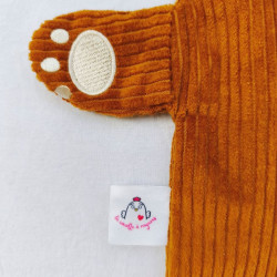 doudou peluche chien chiot velours caramel beige Benjamin détail étiquette