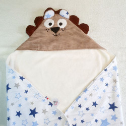 cape carré bain lion lionceau velours beige imprimé étoiles bleues éponge bambou détail visage rigolo