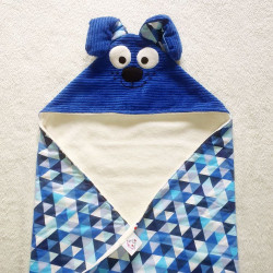 cape carré bain chien chiot velours bleu cobalt imprimé triangles bleus éponge bambou détail visage