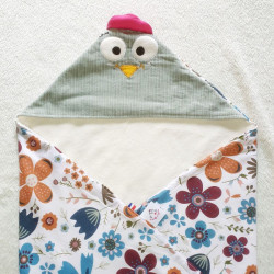 cape carré bain cocotte poule velours vert clair imprimé fleurs éponge bambou face détail tête capuche