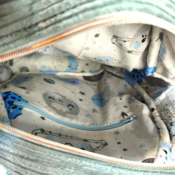 cartable sac à dos maternelle chat vert clair imprimé intérieur planètes et poche intérieure dorsale
