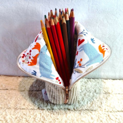 trousse pot a crayons velours beige imprimé animaux forêt qui tient debout