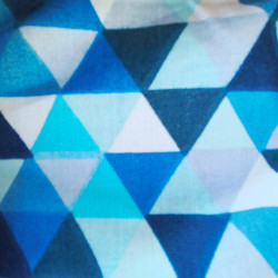 trousse pot à crayons velours bleu cobalt détail imprimé triangles