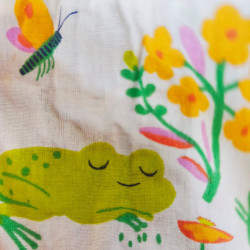trousse pot à crayons velours moutarde détail imprimé grenouilles