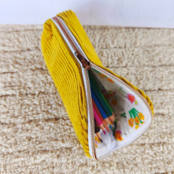 trousse pot à crayons velours moutarde imprimé grenouilles ouverte