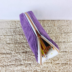 trousse pot à crayons velours moutarde imprimé grenouilles ouverte
