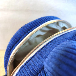 Le tissu intérieur est un coton blanc ciré imperméable et oekotex.