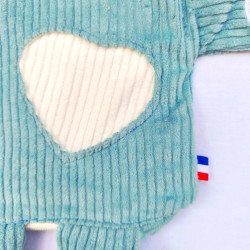 doudou peluche chaton velours vert clair Vivien détail application coeur pour personnaliser en brodant le prénom de l'enfant