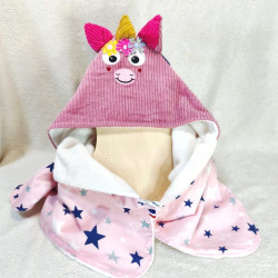 cape carré bain licorne velours rose imprimé étoiles roses éponge bambou vue de face