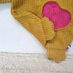 Doudou peluche poule cocotte moutarde fuchsia Carmen détail