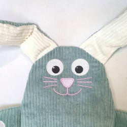 doudou Lapin Davy velours côtelé vert clair et blanc détail visage