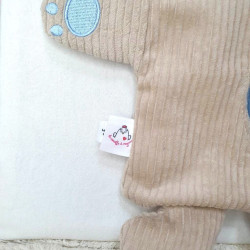 doudou lapin Mathieu velours côtelé beige et bleu clair détail étiquette et empreinte patte