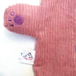 doudou souris Rosalie velours côtelé vieux rose et violet vue de face détail étiquette