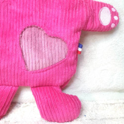 doudou Lapin Fleur velours fuchsia et vieux rose détail application coeur personnalisable prénom
