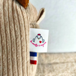 L'étiquette "La Cocotte à rayures" et le ruban bleu blanc rouge témoignent d'une fabrication artisanale française.