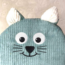 Visage joyeux, doux et apaisant du petit chaton