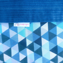 Couverture velours bleu cobalt et triangles