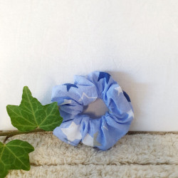 Chouchou tissu étoiles bleues fond bleu
