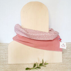 Snood Vieux Rose et fleurs blanches fond rose