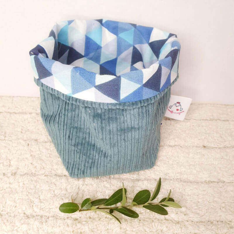 Panière vert forêt et triangles bleus